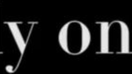 Молодая девка развлекается с любовником, пока её парень в командировке