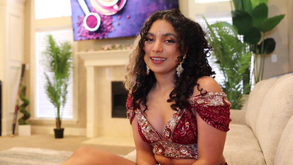 Индийская шлюха Дези не против, чтобы ты кончил спермой ей в волосатую киску